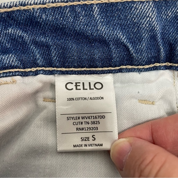 Cello Button Fly Raw Hem Distressed Ombre Shorts Size S - Picture 8 of 9